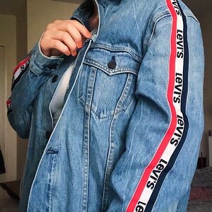 Levi’s Denim Jacket Tape Logo
